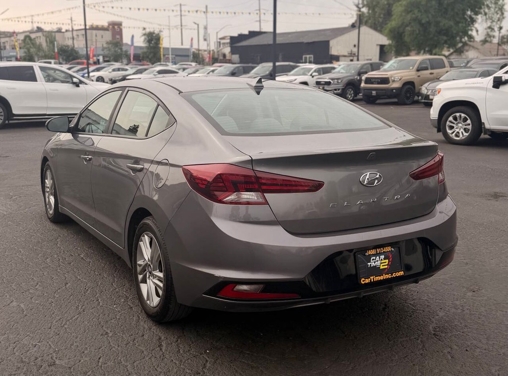 Hyundai Elantra Vehicle Full-screen Gallery Image 04