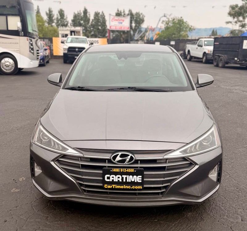 Hyundai Elantra Vehicle Full-screen Gallery Image 03
