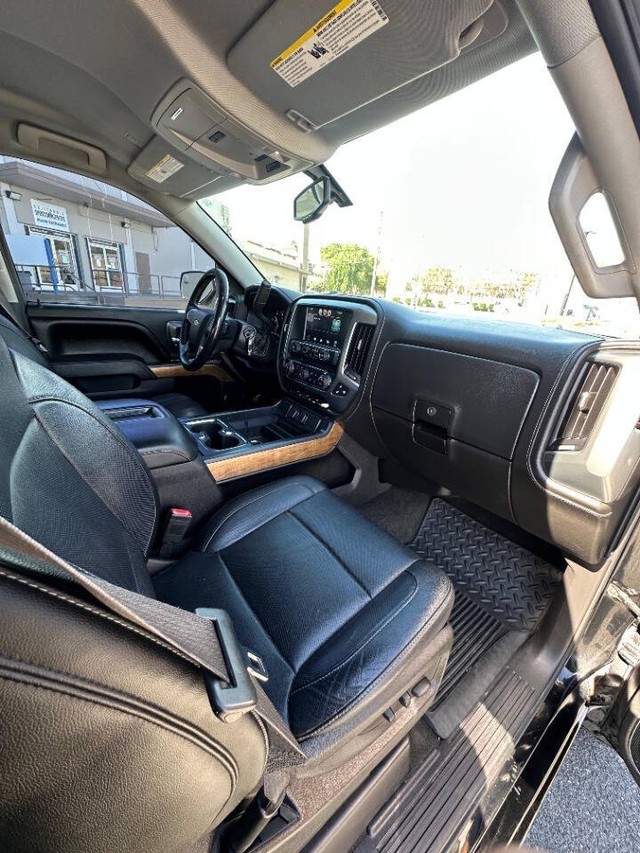 Chevrolet Silverado 1500 Vehicle Full-screen Gallery Image 13