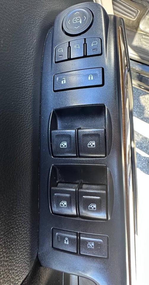 Chevrolet Silverado 1500 Vehicle Full-screen Gallery Image 17