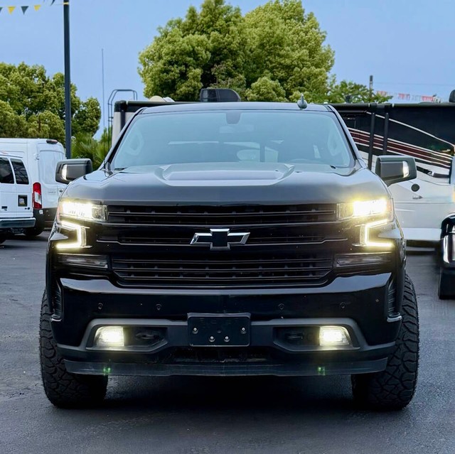 Chevrolet Silverado 1500 Vehicle Full-screen Gallery Image 02