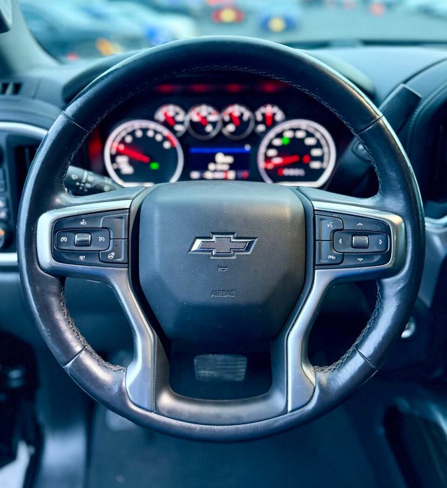 Chevrolet Silverado 1500 Vehicle Full-screen Gallery Image 10