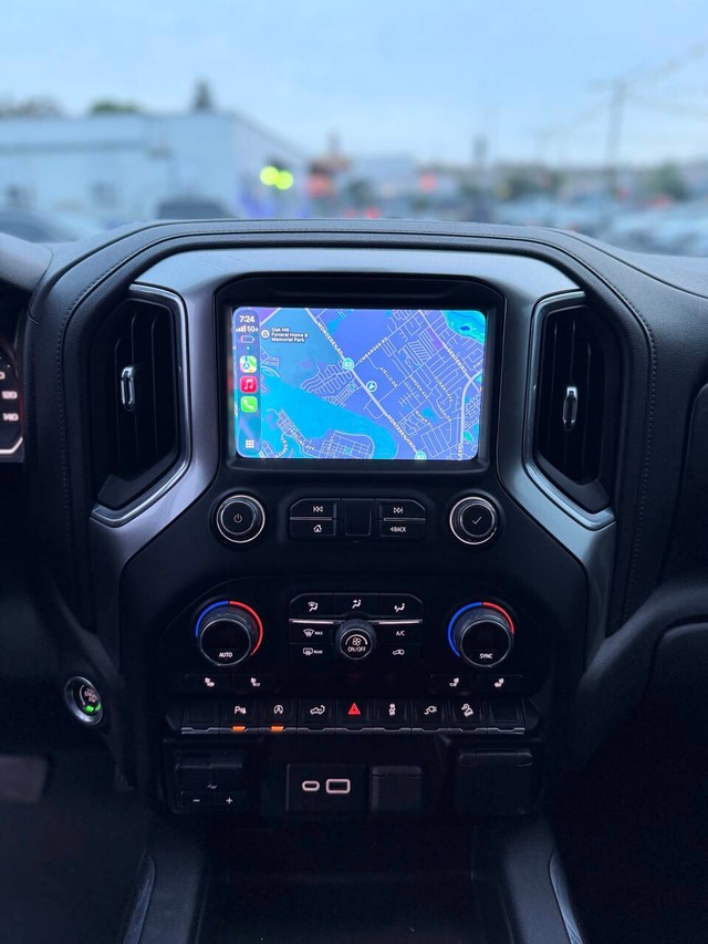 Chevrolet Silverado 1500 Vehicle Full-screen Gallery Image 14