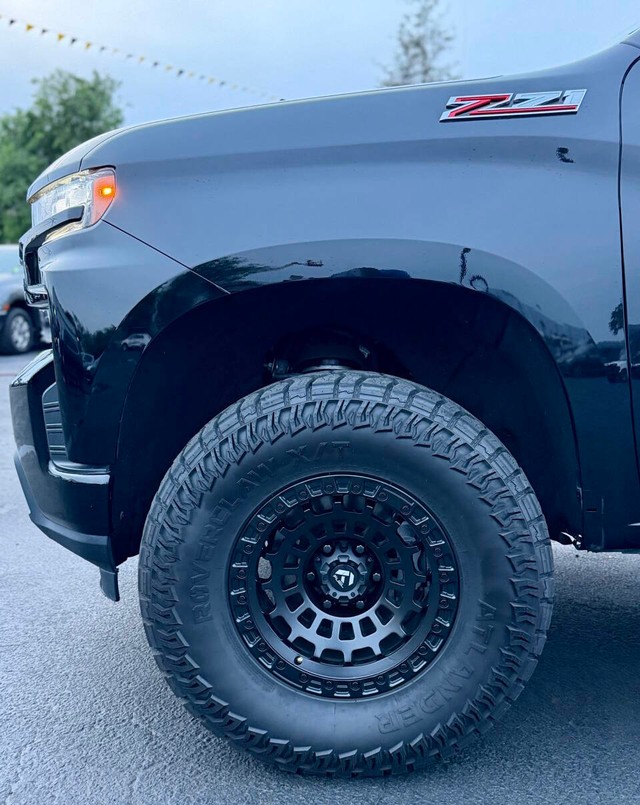 Chevrolet Silverado 1500 Vehicle Full-screen Gallery Image 15