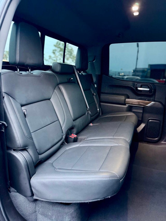 Chevrolet Silverado 1500 Vehicle Full-screen Gallery Image 16