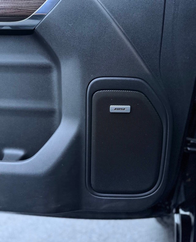 Chevrolet Silverado 1500 Vehicle Full-screen Gallery Image 18