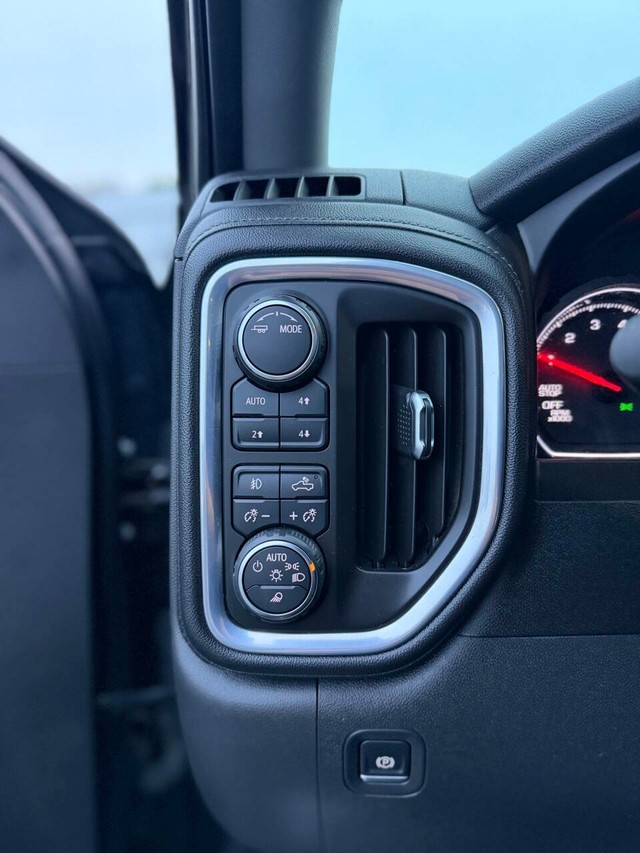 Chevrolet Silverado 1500 Vehicle Full-screen Gallery Image 19