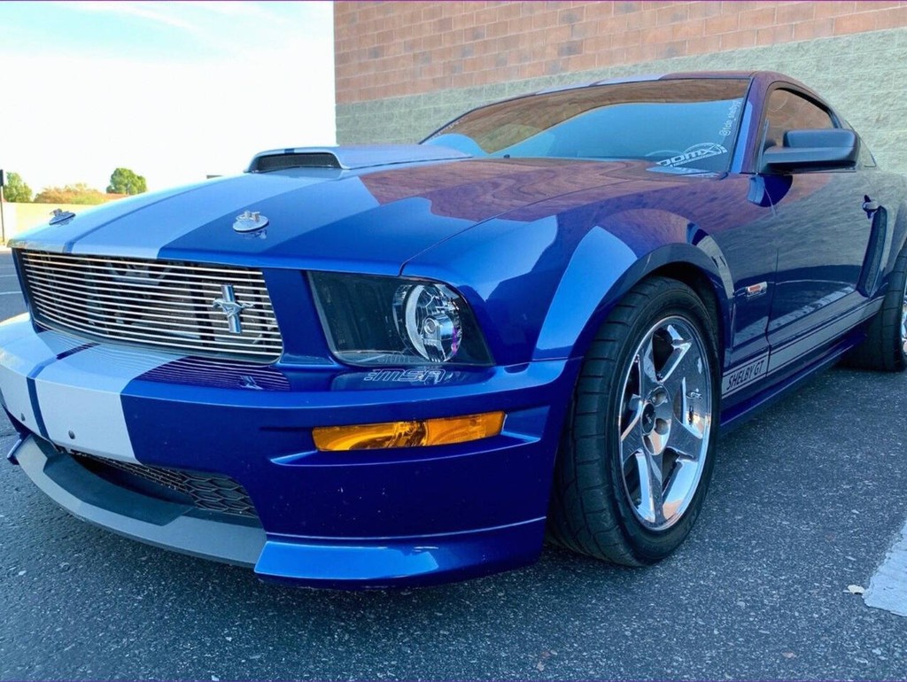 Ford Mustang Vehicle Full-screen Gallery Image 04