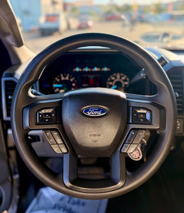 Ford F-150 Vehicle Full-screen Gallery Image 10