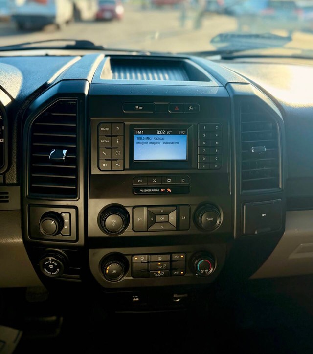 Ford F-150 Vehicle Full-screen Gallery Image 11