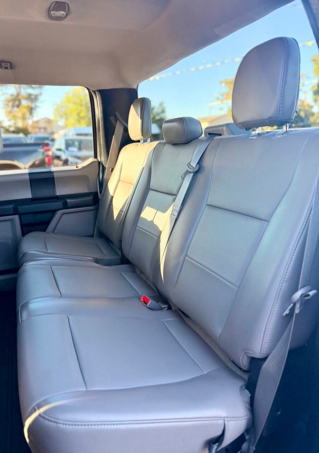 Ford F-150 Vehicle Full-screen Gallery Image 14