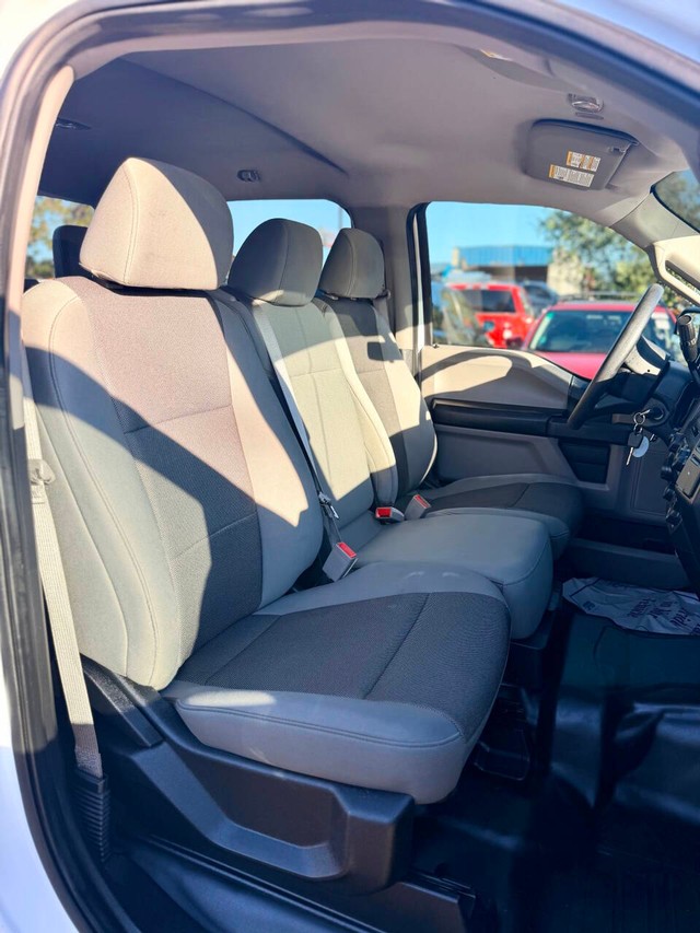 Ford F-150 Vehicle Full-screen Gallery Image 16