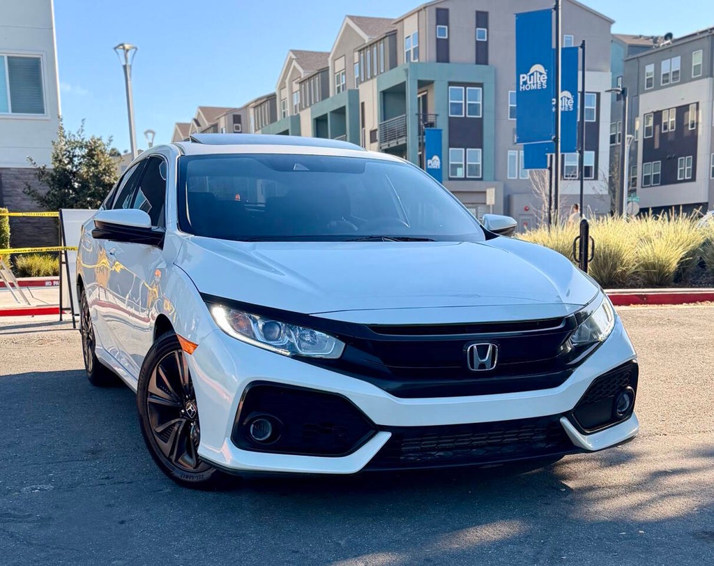 Honda Civic Hatchback Vehicle Full-screen Gallery Image 02