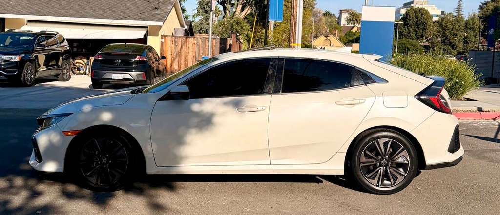 Honda Civic Hatchback Vehicle Full-screen Gallery Image 06