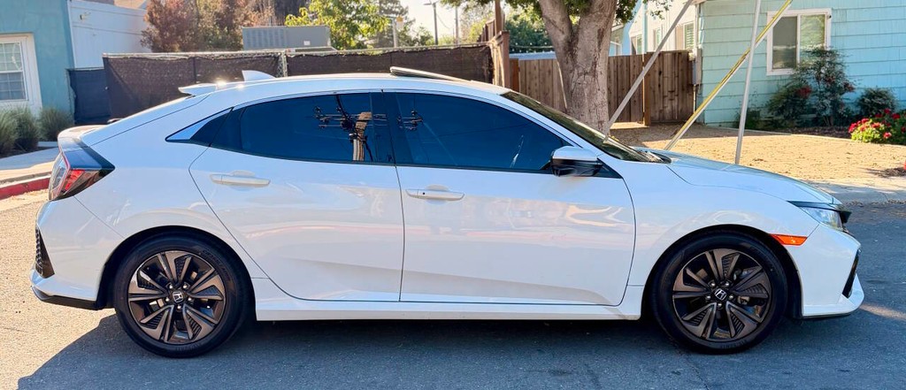 Honda Civic Hatchback Vehicle Full-screen Gallery Image 07