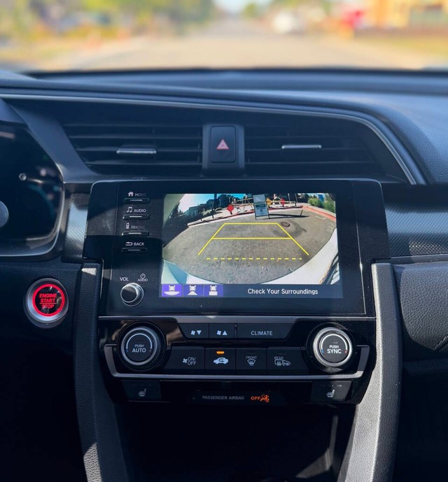 Honda Civic Hatchback Vehicle Full-screen Gallery Image 10