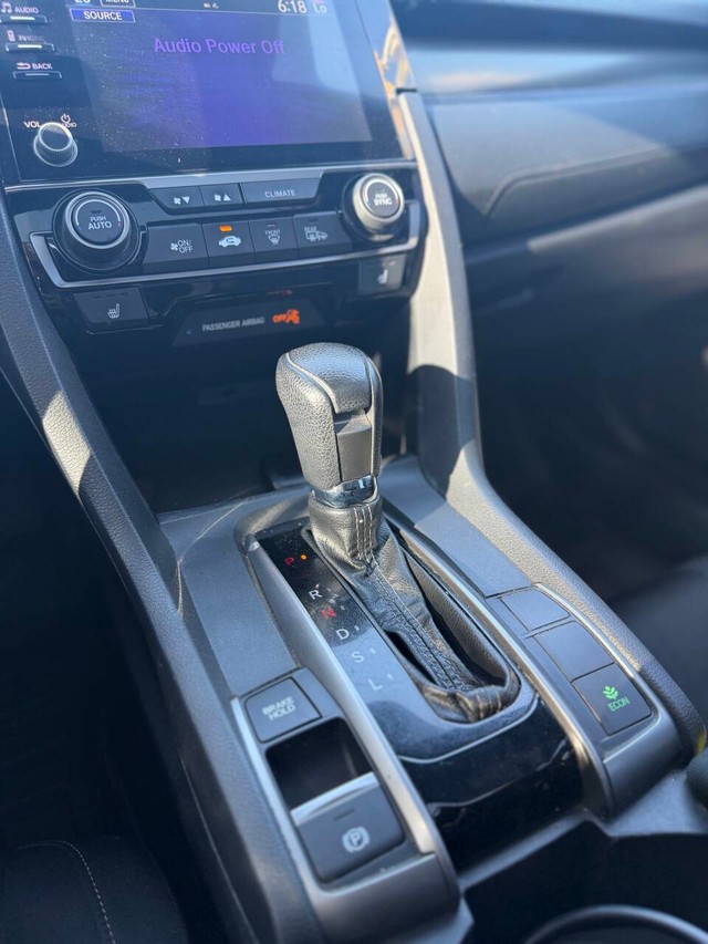 Honda Civic Hatchback Vehicle Full-screen Gallery Image 11