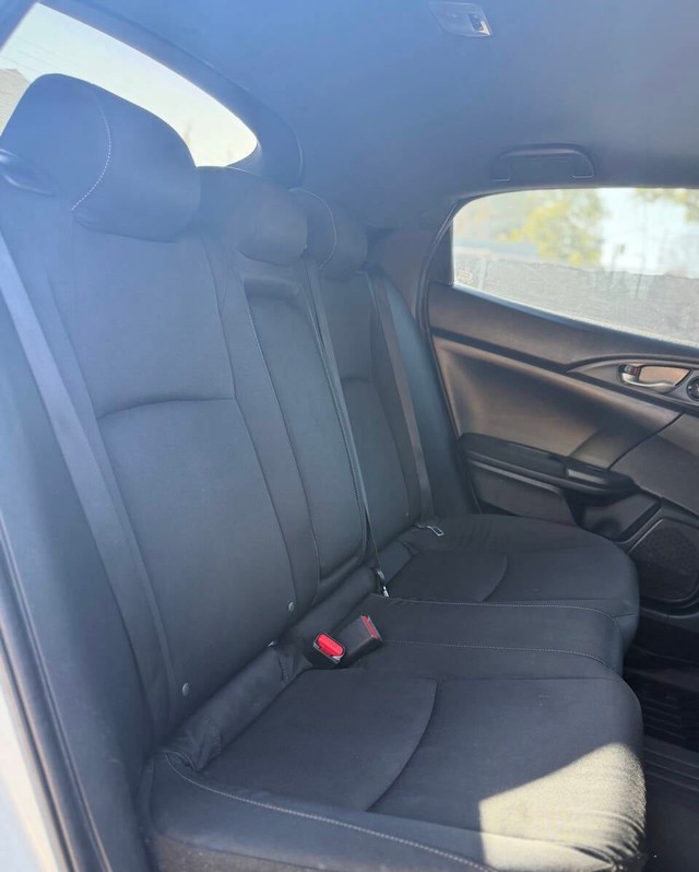 Honda Civic Hatchback Vehicle Full-screen Gallery Image 13