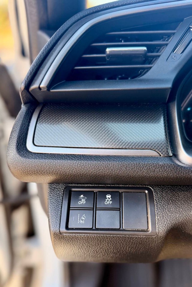 Honda Civic Hatchback Vehicle Full-screen Gallery Image 14