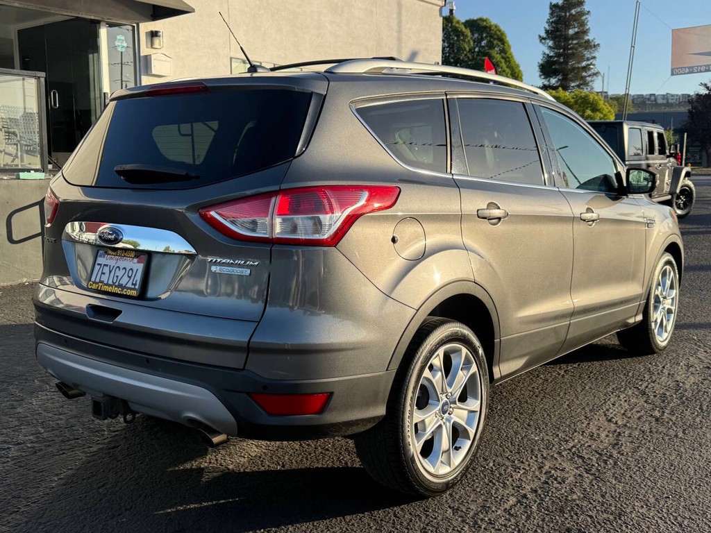 Ford Escape Vehicle Full-screen Gallery Image 03