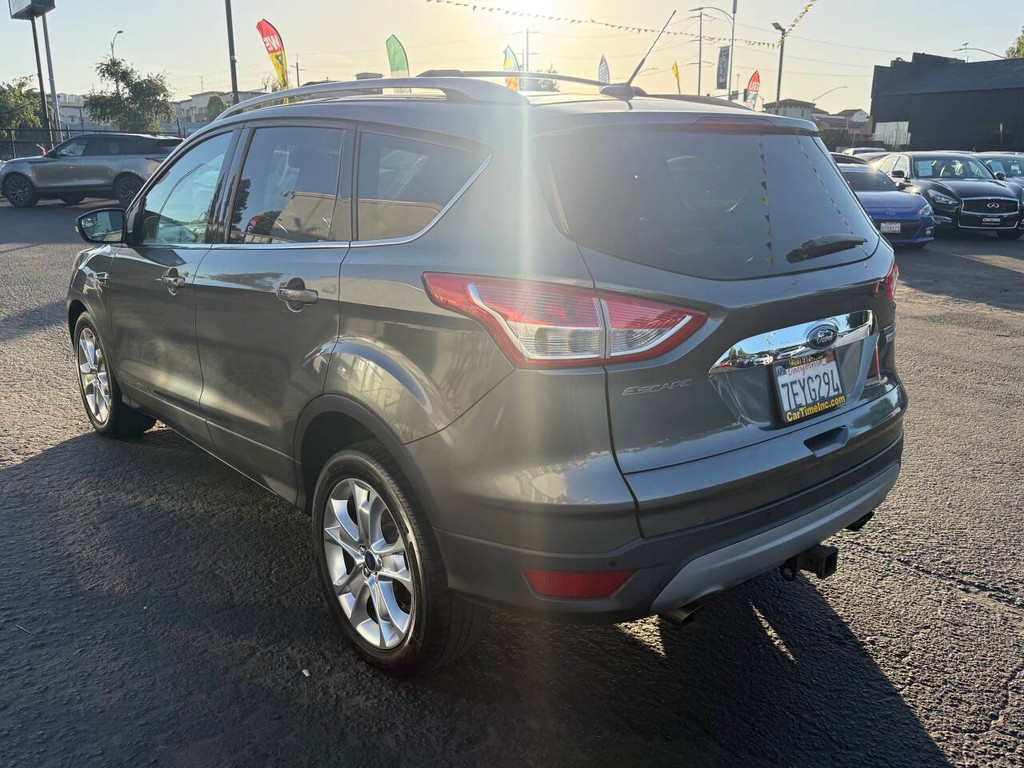 Ford Escape Vehicle Full-screen Gallery Image 04
