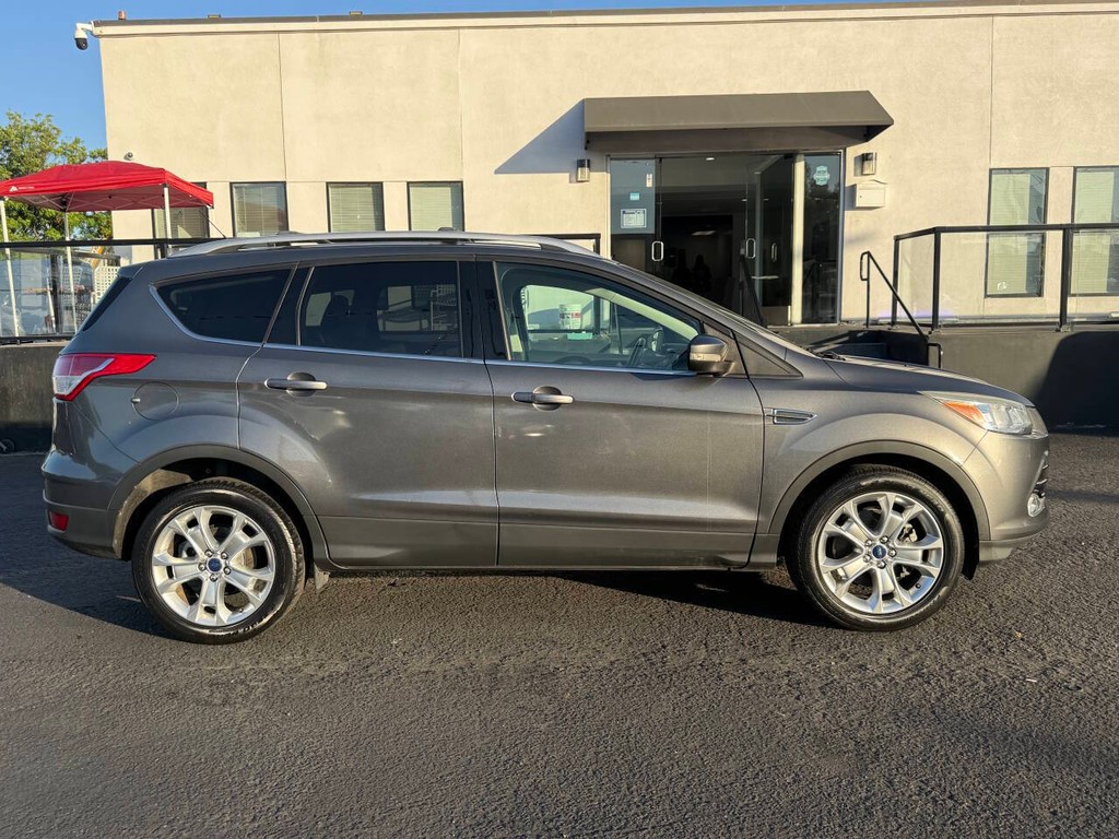 Ford Escape Vehicle Full-screen Gallery Image 07