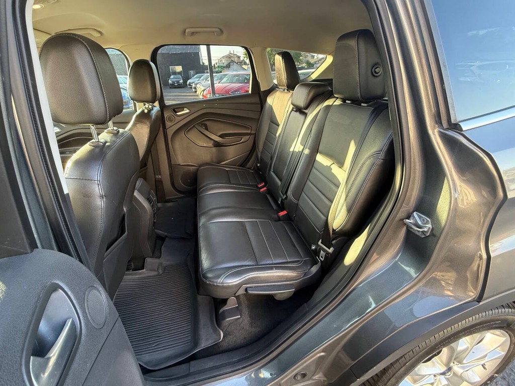 Ford Escape Vehicle Full-screen Gallery Image 12