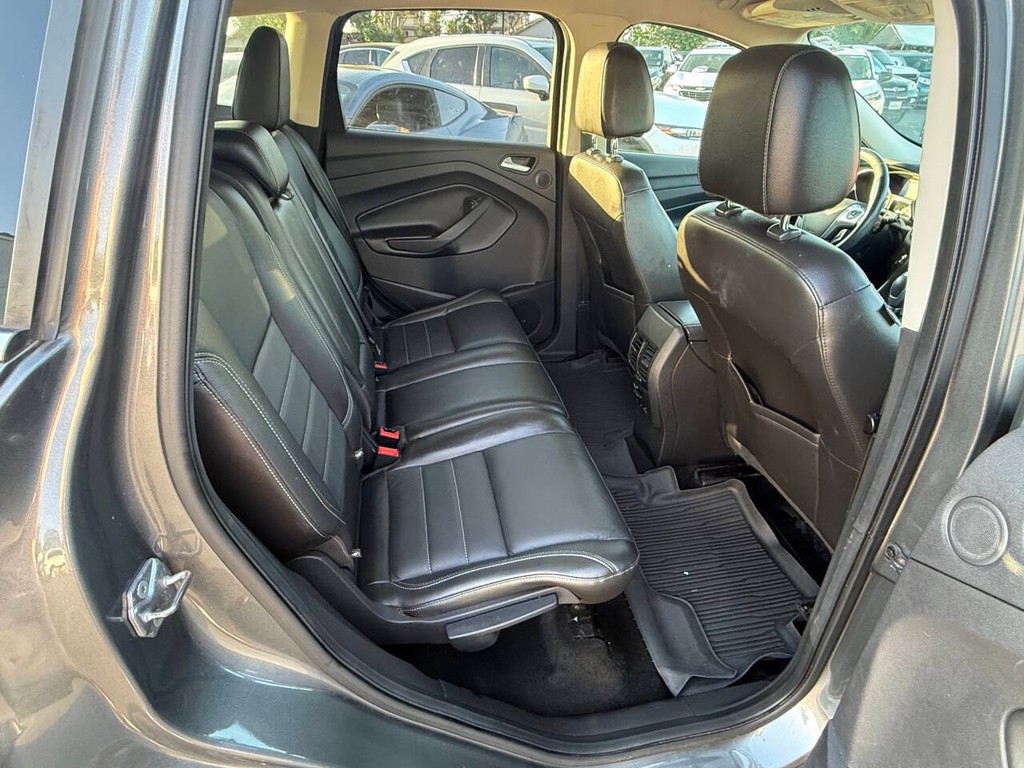 Ford Escape Vehicle Full-screen Gallery Image 14