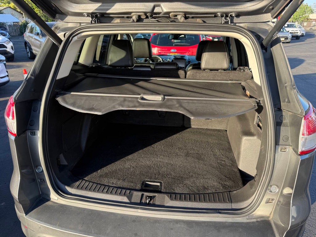 Ford Escape Vehicle Full-screen Gallery Image 16