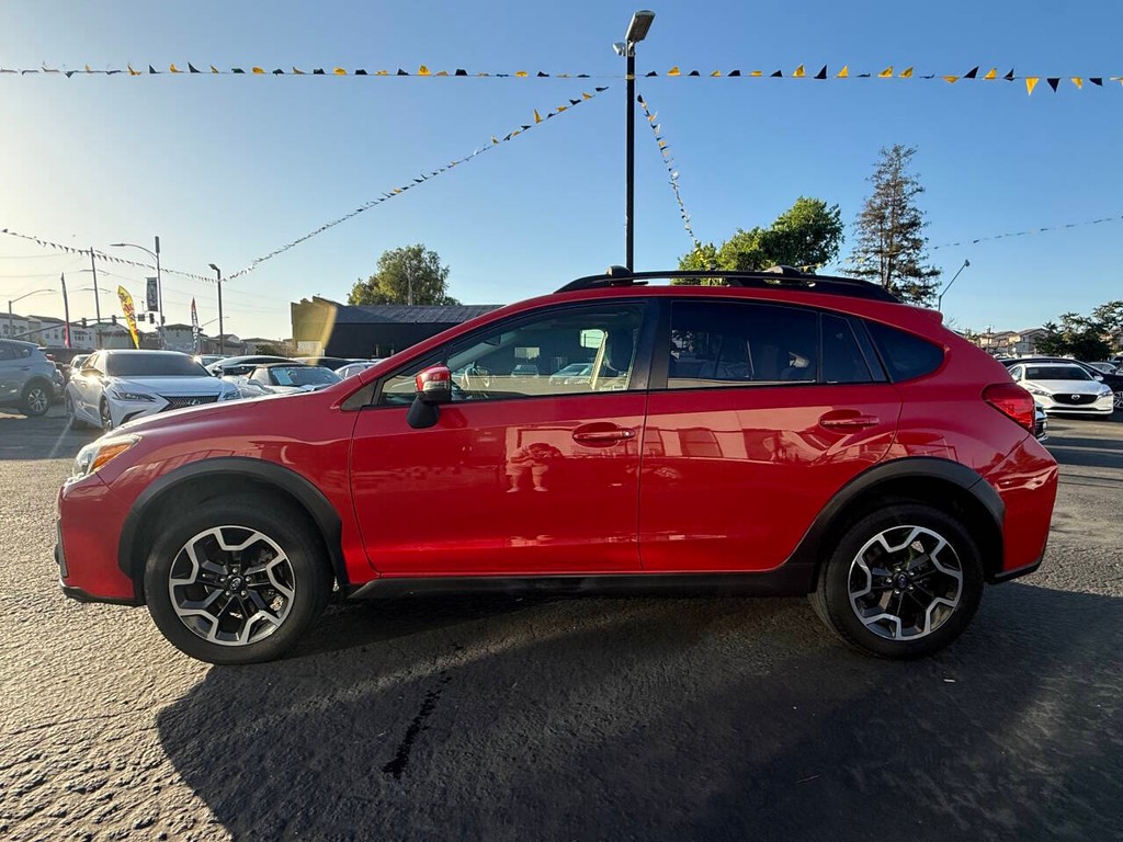 Subaru Crosstrek Vehicle Full-screen Gallery Image 02