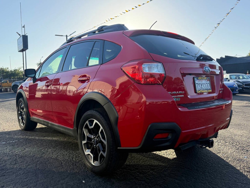 Subaru Crosstrek Vehicle Full-screen Gallery Image 03