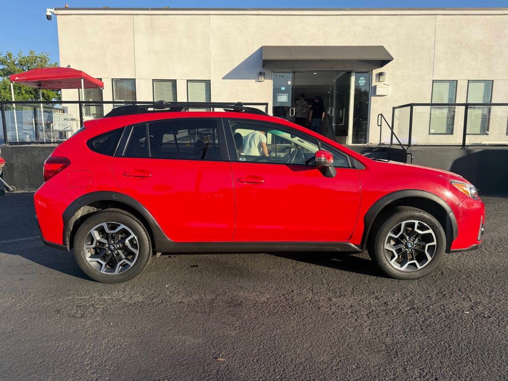 Subaru Crosstrek Vehicle Full-screen Gallery Image 06