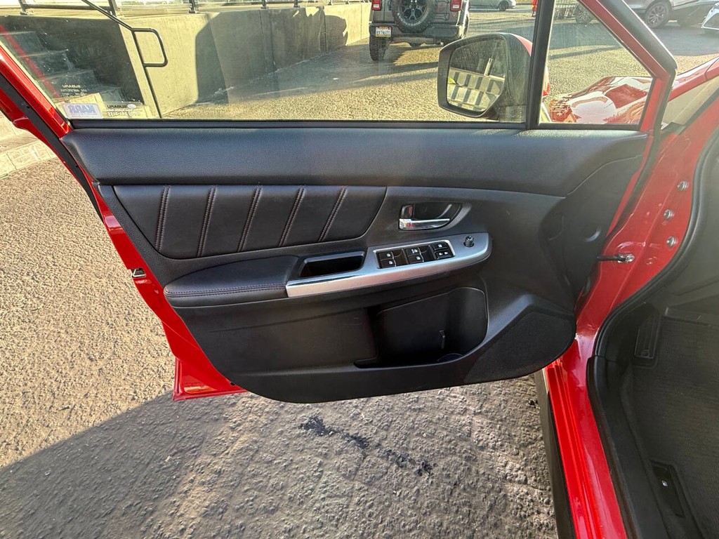 Subaru Crosstrek Vehicle Full-screen Gallery Image 11