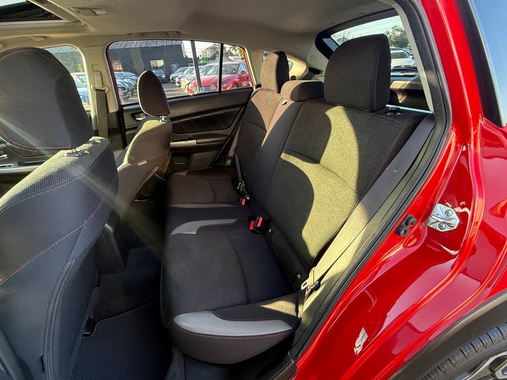 Subaru Crosstrek Vehicle Full-screen Gallery Image 13