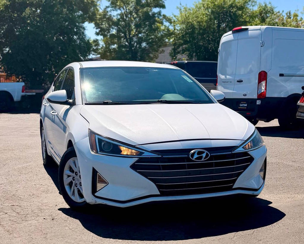 Hyundai Elantra Vehicle Full-screen Gallery Image 02