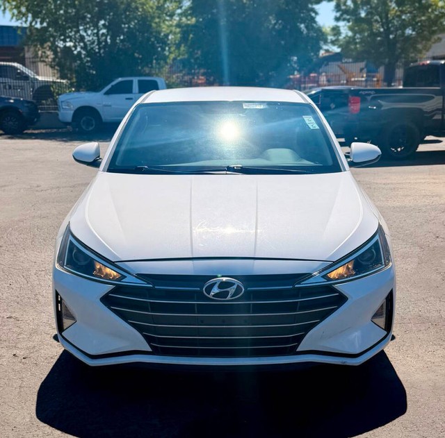 Hyundai Elantra Vehicle Full-screen Gallery Image 03