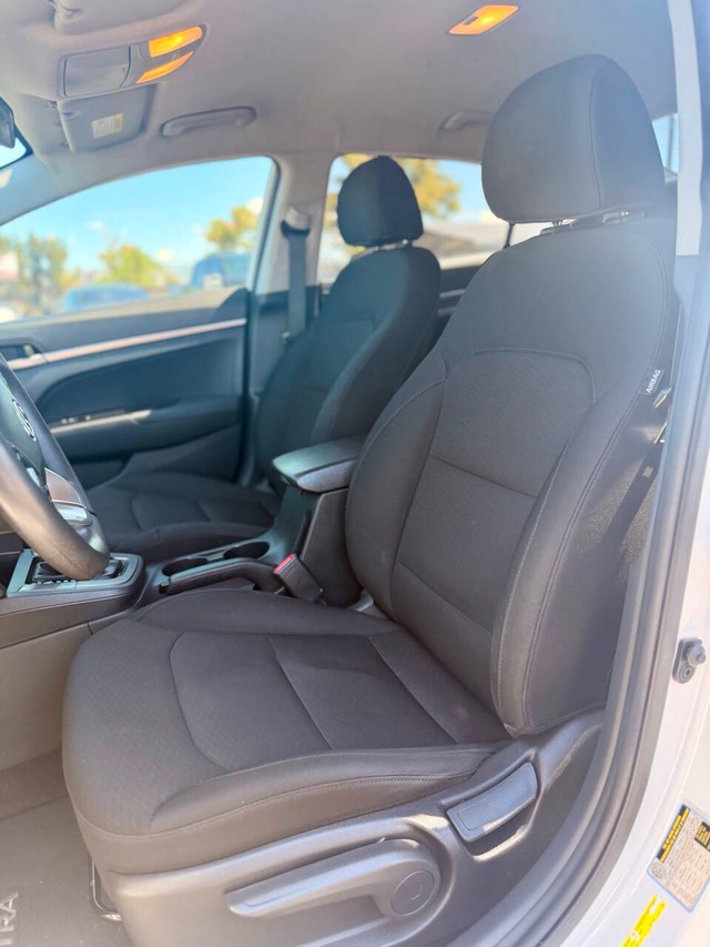 Hyundai Elantra Vehicle Full-screen Gallery Image 14