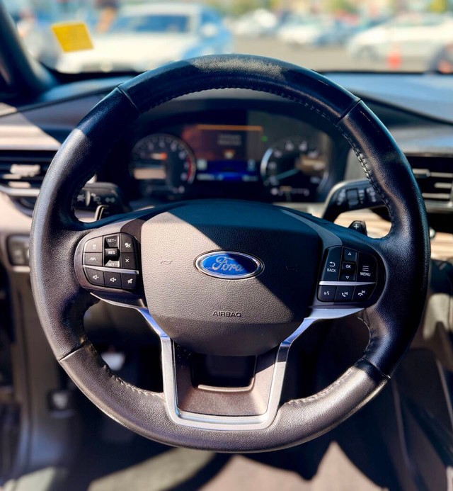 Ford Explorer Vehicle Full-screen Gallery Image 10