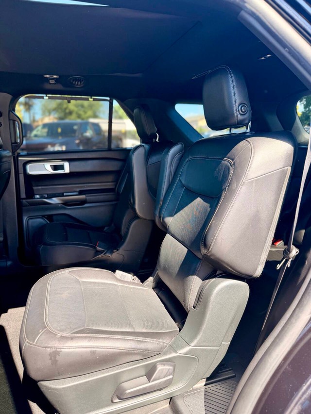 Ford Explorer Vehicle Full-screen Gallery Image 15