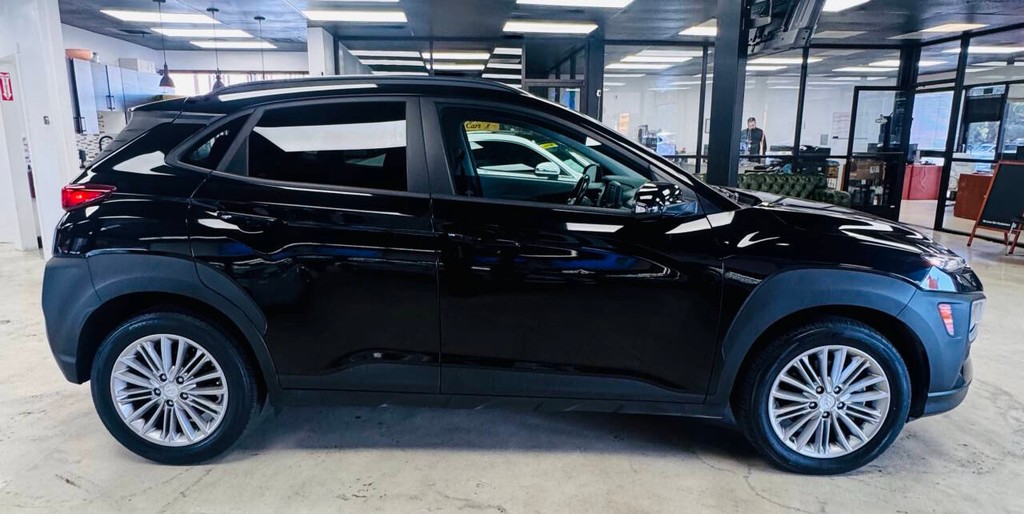 Hyundai Kona Vehicle Full-screen Gallery Image 05