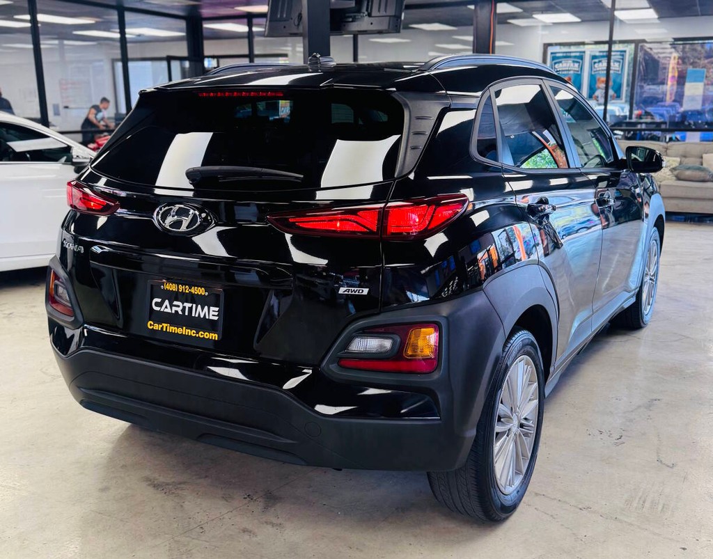 Hyundai Kona Vehicle Full-screen Gallery Image 09