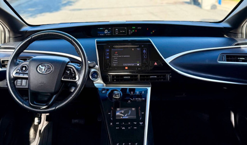 Toyota Mirai Vehicle Full-screen Gallery Image 11