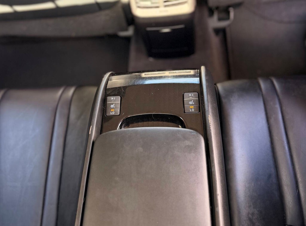 Toyota Mirai Vehicle Full-screen Gallery Image 19