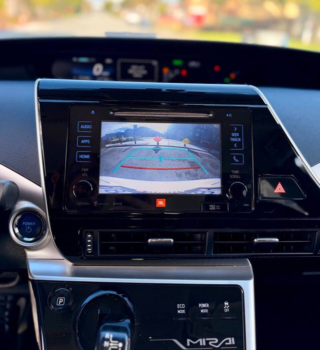 Toyota Mirai Vehicle Full-screen Gallery Image 13