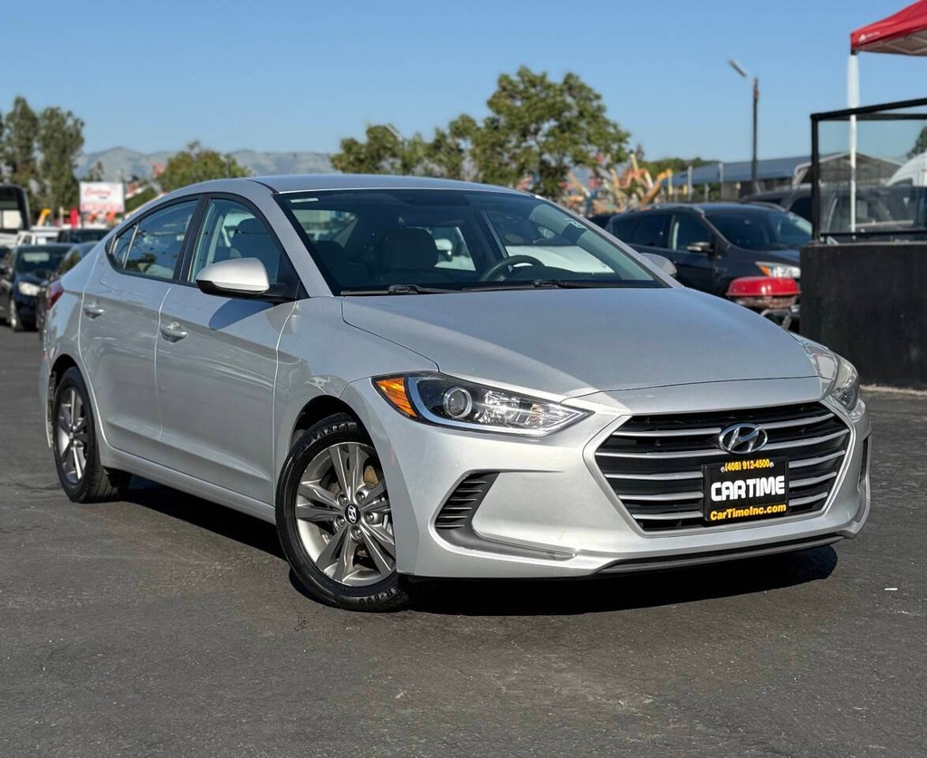 Hyundai Elantra Vehicle Full-screen Gallery Image 03