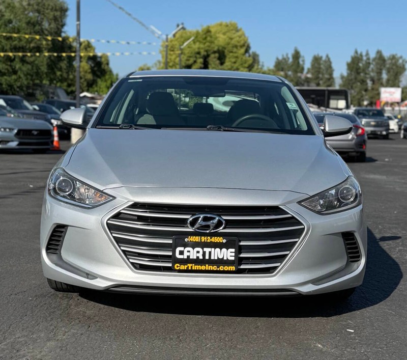Hyundai Elantra Vehicle Full-screen Gallery Image 02