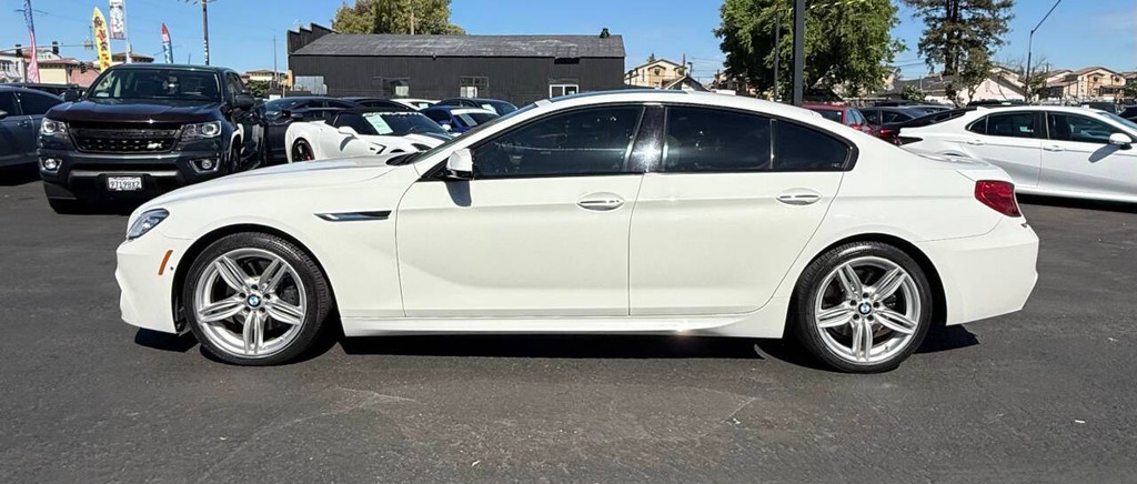 BMW 6 Series Vehicle Full-screen Gallery Image 04