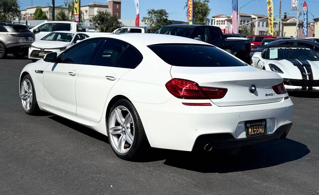 BMW 6 Series Vehicle Full-screen Gallery Image 08