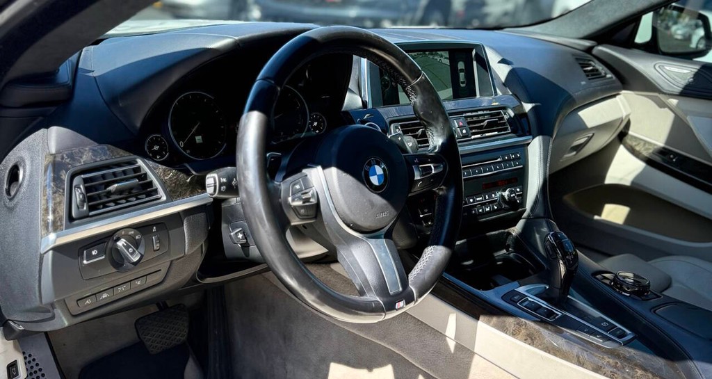 BMW 6 Series Vehicle Full-screen Gallery Image 09