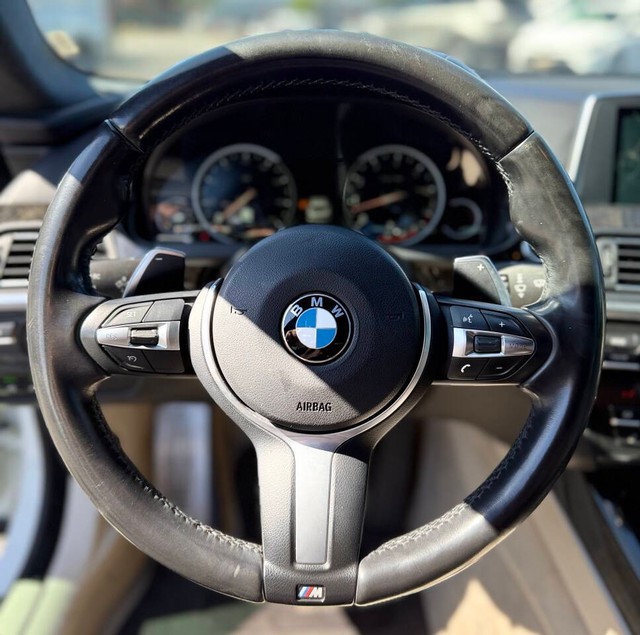BMW 6 Series Vehicle Full-screen Gallery Image 10